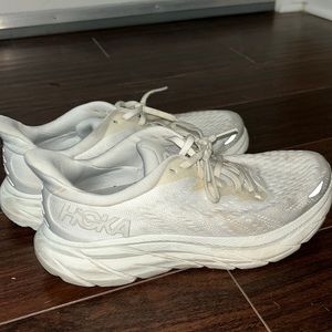Hoka Women’s Clifton 8s
